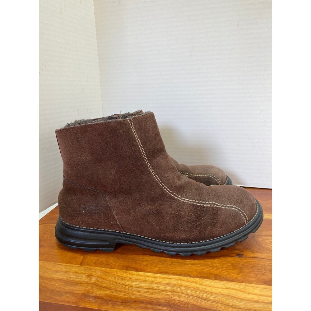 Ugg sherpa lined suede Chelsea boot 10